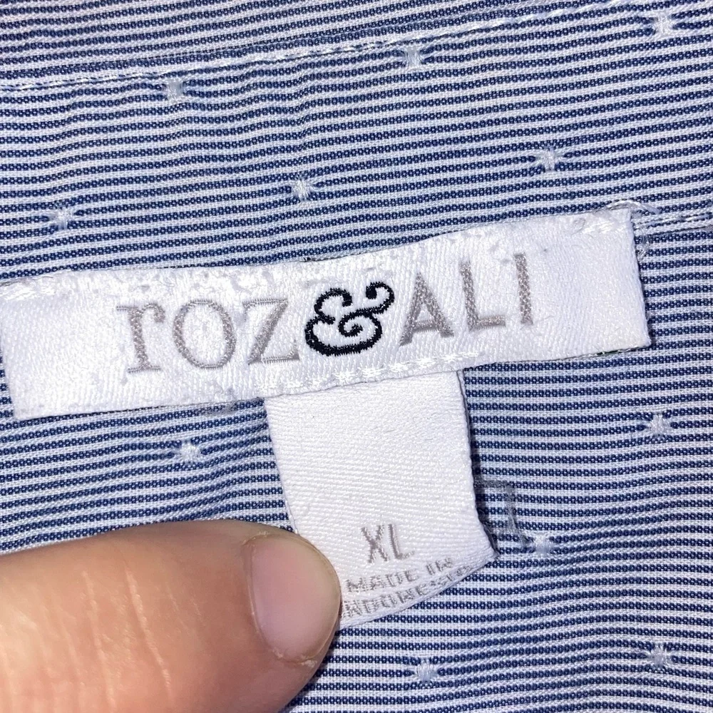 Roz & Ali Swiss Dot Casual Button Down Collared 3/4 Sleeve Top Blue White Large - Picture 8 of 8